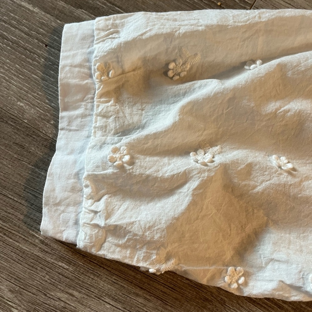 Fashion Classic - White Eyelet cotton floral boho Shirt. Women's small - medium - Picture 3 of 9
